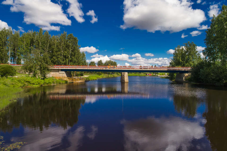 Virtuaalinen ja monipaikkainen Maaseutuparlamentti alkaa – kuvassa silta Kurikassa